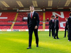 O garoto-prodígio do Guy Utd que foi substituído na responsabilidade global dos idosos por seu irmão mais jovem James Scanlon jogando pelo Manchester United Sub-21 contra o Lincoln City