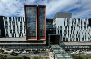 O governo de NSW gasta US$ 190 milhões para trazer um grande hospital de volta às mãos públicas O governo de NSW gasta US$ 190 milhões para trazer um grande hospital de volta às mãos públicas