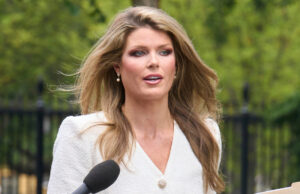 Mais más notícias para Lindsey Halligan ARQUIVO - O diretor do FBI, James Comey, faz uma pausa enquanto testemunha no Capitólio, em Washington, em 3 de maio de 2017, antes da audiência do Comitê Judiciário do Senado: