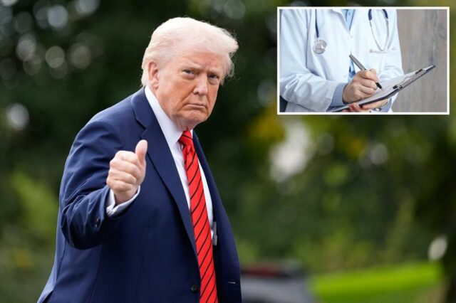 Donald Trump fazendo sinal de positivo.