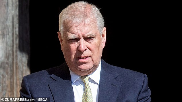 O plebeu anteriormente conhecido como Príncipe: como o rei Charles Andrew (na foto) não será mais conhecido como príncipe e deixará o Royal Lodge, confirmou o Palácio de Buckingham esta noite.