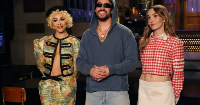 O pobre coelho aborda o trabalho de intervalo do super prato em 'SNL' e Huntr/X faz uma olhada 

