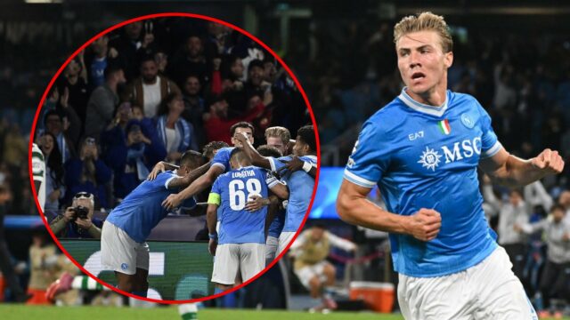 O atacante do Manchester United, Rasmus Hojlund, com o prêmio do Match Man of the Match, após a vitória de Napoli por 2 x 1 sobre o Sporting CP no Diego Armando Maradona Stadium em 2025 em Nápoles, Itália.