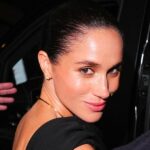 Por dentro da reformulação solo muito consciente de Meghan Markle e como o príncipe Harry se sente a respeito Meghan Markle 2545 Us Weekly Cov