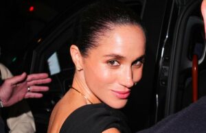 O que está impulsionando a mais atual reinvenção ‘Extremely Mindful’ de Meghan Markle Por dentro da reformulação solo muito consciente de Meghan Markle e como o príncipe Harry se sente a respeito Meghan Markle 2545 Us Weekly Cov