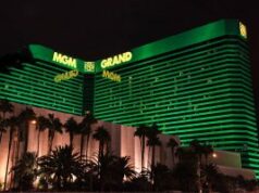 MGM Resorts relata crescimento de lucro no quarto trimestre de 2025, apesar das preocupações de Las Vegas Exterior do hotel MGM Grand em Las Vegas, uma luz verde brilhou no edifício. Palmeiras estão alinhadas na frente. O relatório financeiro do terceiro trimestre da MGM Resorts chegou, com a China vendo um aumento