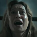 O supervisor de 'Shelby Oaks', Chris Stuckmann, sobre aquele terrível fechamento específico, captura em câmeras dos anos 2000 e suas origens no YouTube