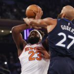 Mitchell Robinson (boné preto), que está tratando de um problema no tornozelo, pode retornar à ação na noite de sexta-feira contra o Bulls.