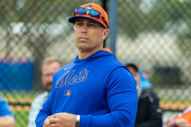 O técnico do Mets, Desi Druschel, voltando para o Yankees O técnico assistente de arremesso do Mets, Desi Druschel, participa do Spring Training, quinta-feira, 20 de fevereiro de 2025, em Port St.
