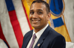 O vereador da cidade de Nova York, Anand Shah, acusado de 18 taxas relacionadas a jogos proibidos O vereador da cidade de Nova York, Anand Shah, acusado de 18 taxas relacionadas a jogos proibidos