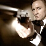 O videoclipe do Amazon Prime se livrou de armas dos pôsteres de James Bond, depois disso, furtivamente, retirou o trabalho de arte após a reação online