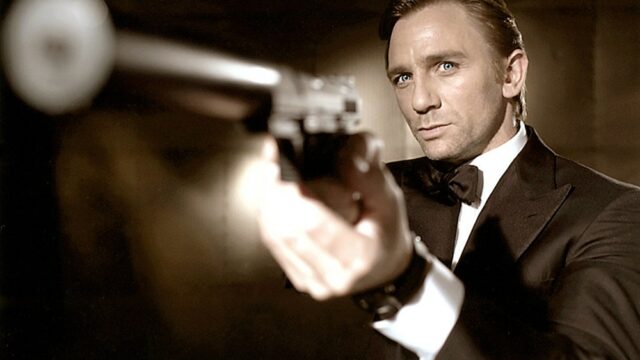 O videoclipe do Amazon Prime se livrou de armas dos pôsteres de James Bond, depois disso, furtivamente, retirou o trabalho de arte após a reação online 

