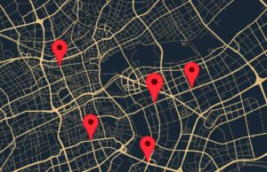 Ocasionalmente, a partida não estava removendo locais de GPS de imagens compradas pelo usuário Uma foto mostrando as portas da frente externa de Moscone oeste em São Francisco.