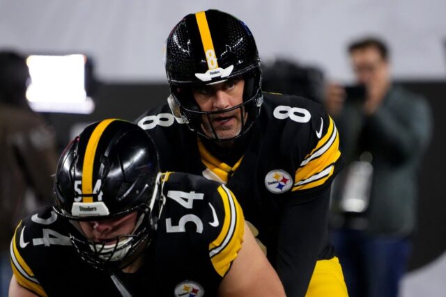 Aaron Rodgers #8 of the Pittsburgh Steelers