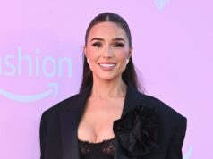 Olivia Culpo exibe o mais recente macacão 49ers da garotinha Collette Cronograma de relacionamento de Olivia Culpo e Christian McCaffrey