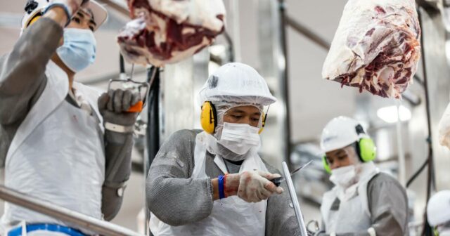 Onde os processadores de carne bovina estão gastando seus lucros Onde os processadores de carne bovina estão gastando seus lucros gerados pelos EUA e por quê