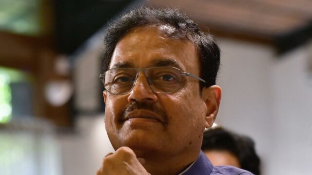 Organização de Críquete de Mumbai para montar a estátua de Vengsarkar na Wankhede Arena 

