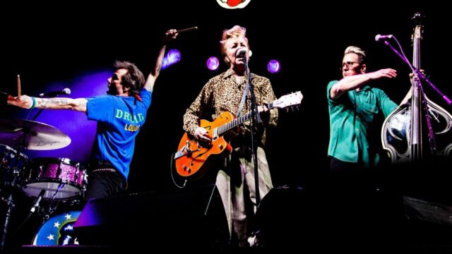 Os Stray Cats encerram a excursão de outono nos Estados Unidos como resultado do 'grande problema de saúde' de Brian Setzer 

