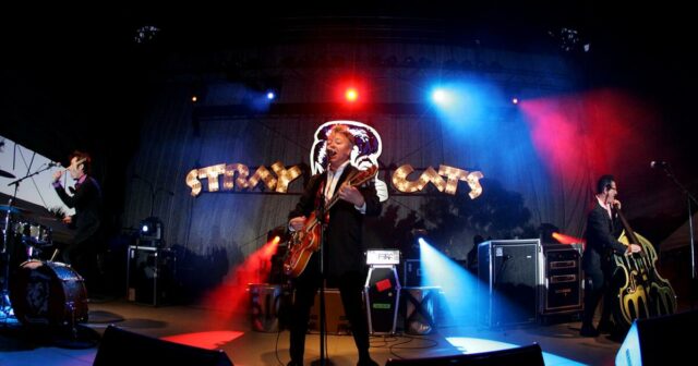 Os Stray Cats encerram a turnê cênica nos Estados Unidos Os Stray Cats encerram a turnê cênica nos Estados Unidos meses depois que Brian Setzer é identificado com uma doença auto-imune