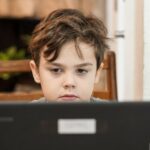 criança on-line