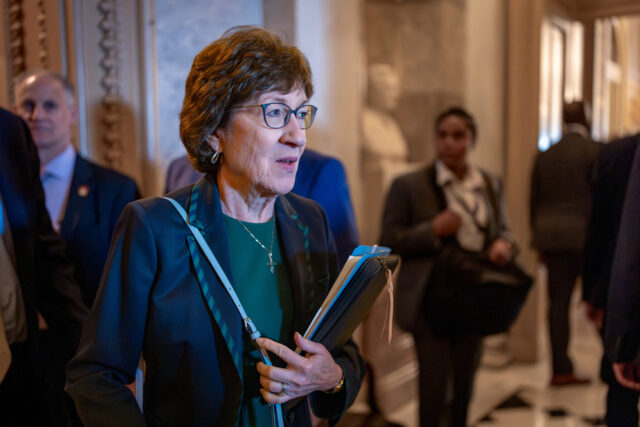 Os democratas estão atrapalhando sua melhor chance de uma vitória O candidato democrata ao Senado do Maine, Graham Platner, fala em uma prefeitura em Ogunquit, Maine, quarta-feira, 22 de outubro de 2025. (AP Photo/Caleb Jones)