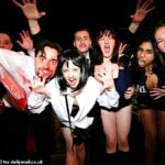 LEEDS: Um grupo de jovens vestidos como vários personagens de filmes icônicos como Mia Wallace, de Pulp Fiction