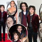 Os gêmeos de Jennifer Lopez, Emme e Max, 17 anos, fazem uma aparição rara no tapete vermelho para 'Kiss of the Spider Woman'