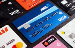 Os quatro grandes bancos atacam as taxas de poupança, apesar de nenhum corte de RBA em meses O logotipo da ANZ fora de um escritório em Melbourne.