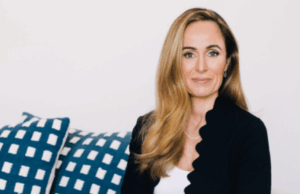 Oura está ganhando garotas e se livrando de ratos da academia, e é ótimo manter isso Oura está ganhando garotas e se livrando de ratos da academia, e é ótimo manter isso