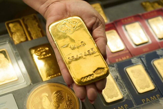 Ouro e prata caem na maior queda diária em anos, à medida que a espetacular manifestação de elementos de terras raras chega ao fim 

