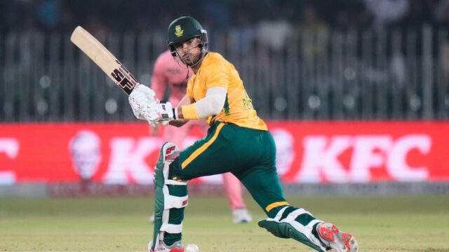 PAK vs SA, 1º T20I: Hendricks e Bosch lideram a PAK vs SA, 1º T20I: Hendricks e Bosch lideram a África do Sul com 55 corridas no Paquistão