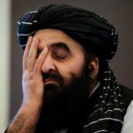 O ministro das Relações Exteriores do Taleban, Amir Khan Muttaqi, participa de uma entrevista coletiva em Nova Delhi (Reuters)