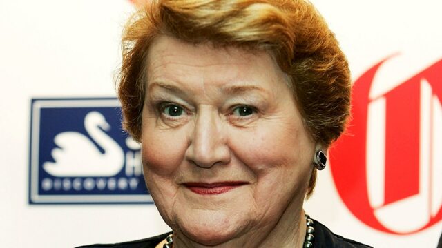 Patricia Routledge, símbolo de comédia britânica e celebridade de 'Manutening Looks', falece aos 96 

