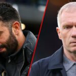 O especialista em esportes da TNT Paul Scholes durante a partida da Liga Europa entre o Manchester United e o Lyon em Old Trafford em 2025 em Manchester, Inglaterra.
