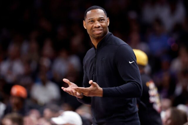 Pelicanos de Nova Orleans ofereceram impacto prejudicial à sua quadra Kevon Looney of the New Orleans Pelicans suffered a knee injury that requires him to miss at least two-to-three weeks.