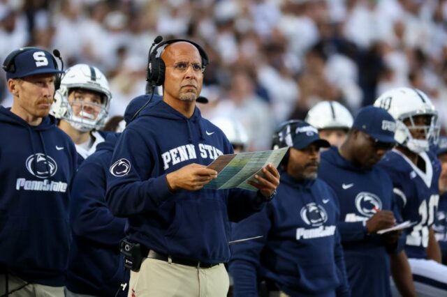 Penn State demitiu o técnico James Franklin.