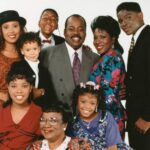 Podcast de releitura de 'Problemas para membros da família', co-apresentado por duas estrelas da comédia favorita dos fãs dos anos 90, lançado no iHeartPodcasts