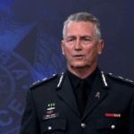 O principal policial de Victoria revelou um plano para reformar a estrutura da força policial em um esforço para conter a crise criminal do estado. O comissário-chefe Mike Bush disse que uma proposta de cinco pontos faria com que a equipe administrativa preenchesse a papelada, em vez de fazer com que os membros passassem quatro a seis horas de seu turno em suas mesas.