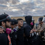 Polícia do estado de Illinois prende manifestantes ilegais anti-ICE