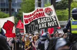 Policiais hospitalizados em protestos no CBD de Melbourne Marcha para o comício da Austrália em Melbourne. Fotografia de Paul Jeffers The Age NEWS 19 de outubro de 2025