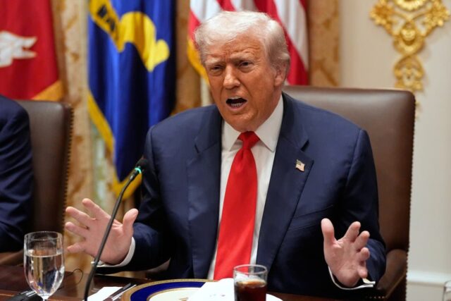 Pontuação de autorização de Trump debaixo d’água em todos os estados oscilantes pela primeira vez 

