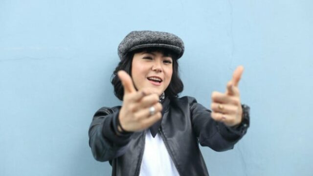 Poppy Sovia sofreu assédio na área de descanso devido ao Poppy Sovia sofreu assédio na área de descanso devido ao seu estilo de vestir