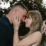 Taylor Swift e Travis Kelce dentro de seu próprio mundinho 001