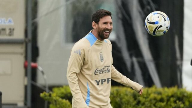 Por que Messi não está jogando o terno internacional Argentina x Venezuela? 

