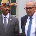 O presidente dos EUA, Donald Trump, continua postando o que parece ser um vídeo gerado pela IA de um homem em um sombrero e bigode-mas por quê?