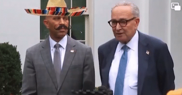 O presidente dos EUA, Donald Trump, continua postando o que parece ser um vídeo gerado pela IA de um homem em um sombrero e bigode-mas por quê?