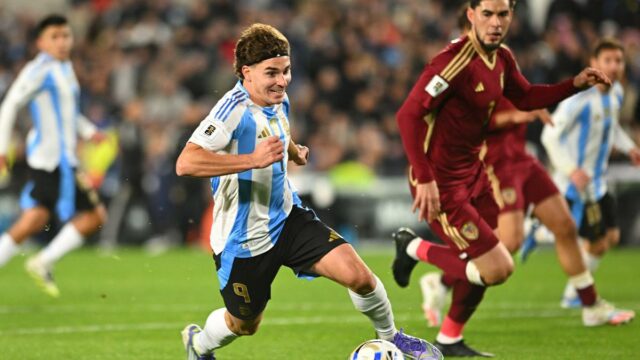 Por que houve um minuto de silêncio antes do jogo Argentina x Venezuela? 

