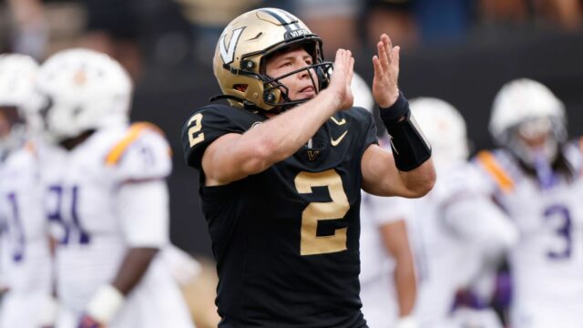 Postura de Pavia, grande vitória de Brohm: superlativos do CFB da semana 8 

