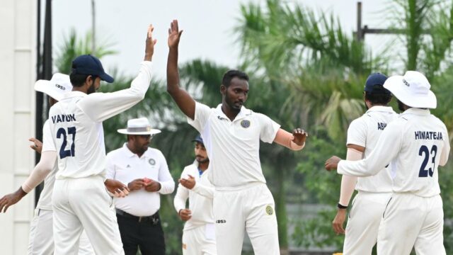 Prêmio Ranji 2025-26, Rodada 2: Marinheiros de Hyderabad quebram o chicote contra Pondicherry no dia 3 marcado pela chuva 

