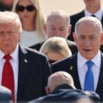 Presidente Trump chega a Tel Aviv para se reunir com famílias de reféns e discursar no Parlamento israelense